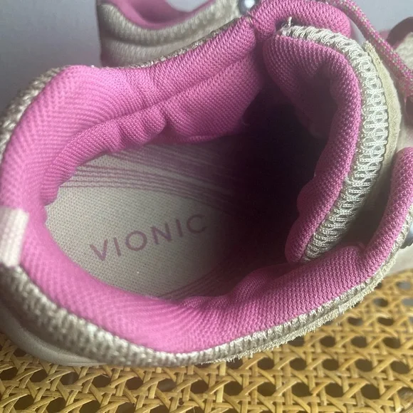 Vionic Cypress Trail Walker Hiking Boots - Picture 11 of 13